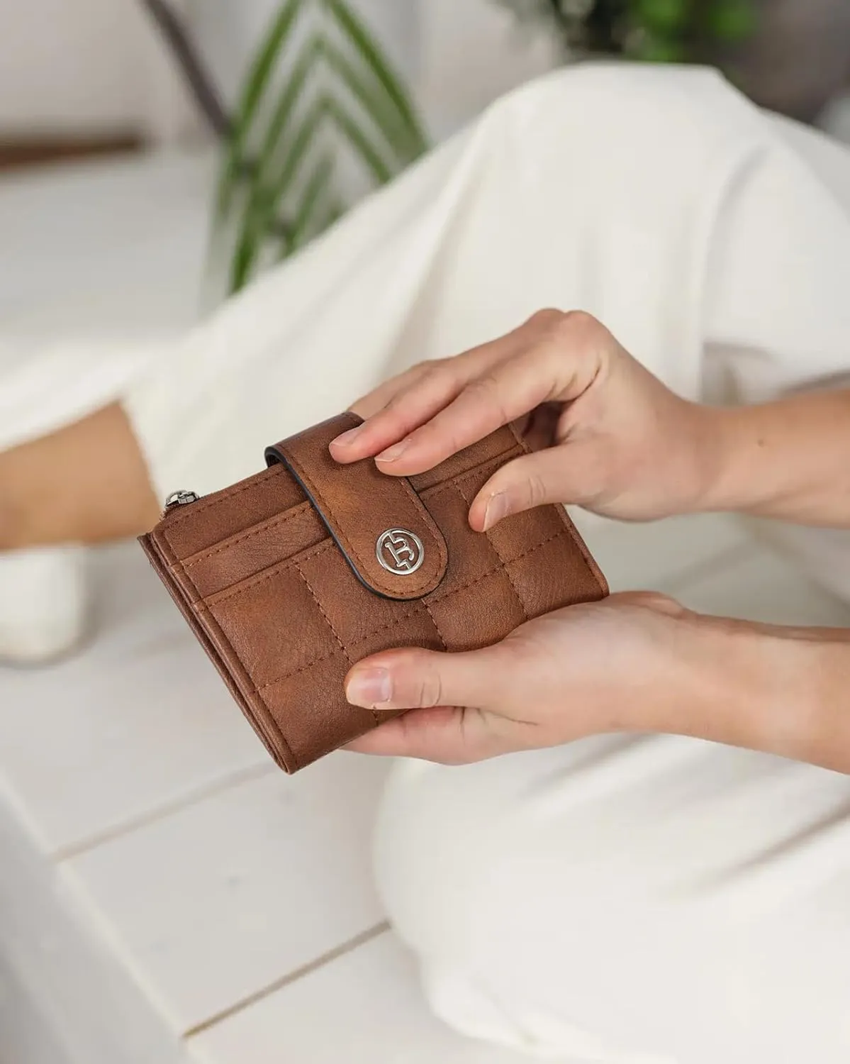 BOSTANTEN Small Wallet for Women Leather RFID Blocking Card Holder Bifold Compact Wallets With Zipper Coin Pocket Brown