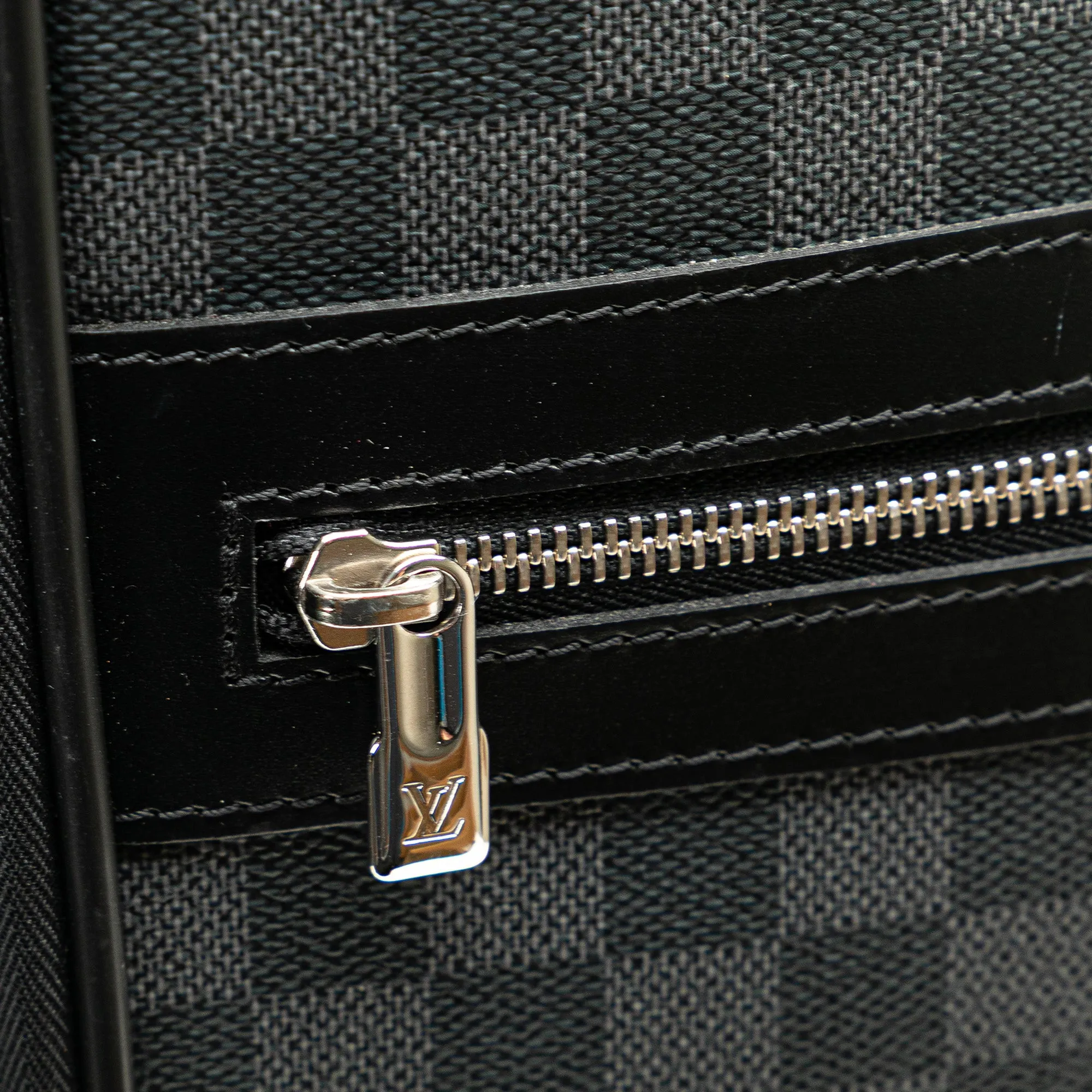 Damier Graphite Pegase 55