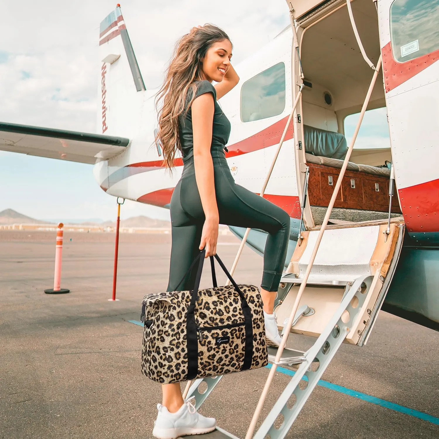 Duffle Bag for Travel Foldable Leopard Print Carry on Travel Bag, Small Medium Weekender Overnight Bags for Women, 40L Waterproof Sport Gym Bag for Men with Computer Compartment (Leopard print)