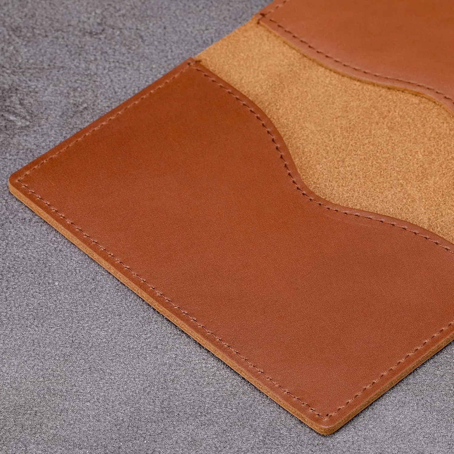HISCOW Minimalist Thin Bifold Card Holder - Italian Calfskin (Brown)
