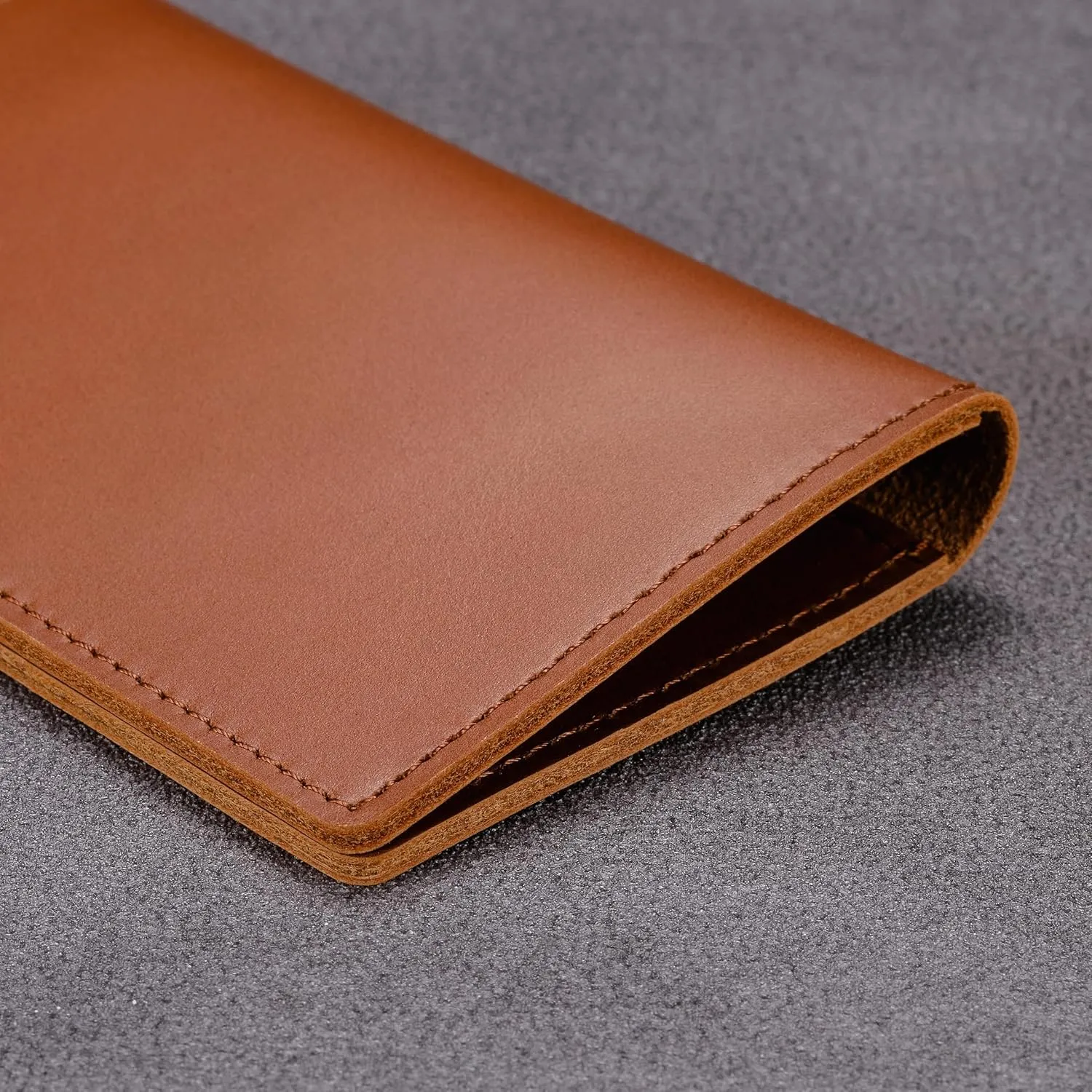 HISCOW Minimalist Thin Bifold Card Holder - Italian Calfskin (Brown)