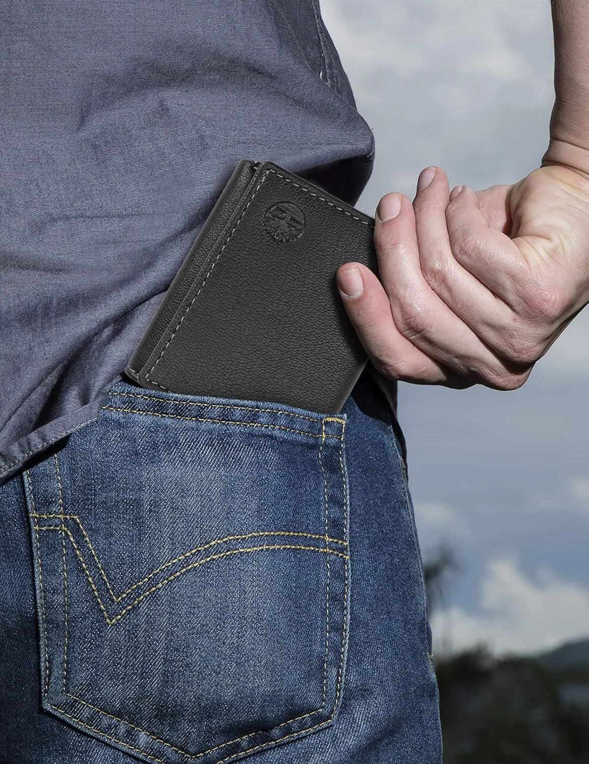 Timberland Men's Leather Trifold Wallet With Id Window, Black (Blix), One Size